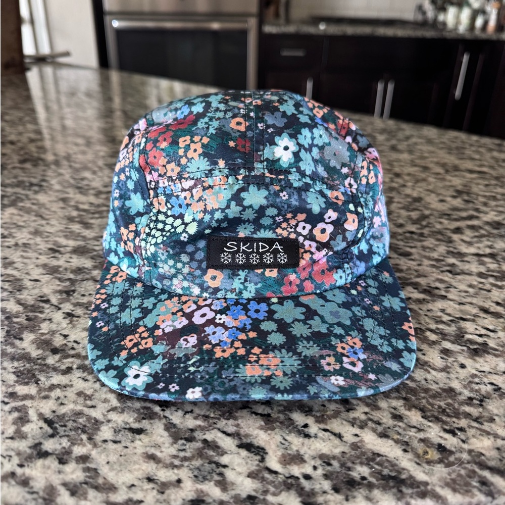 Skida flat brim hat